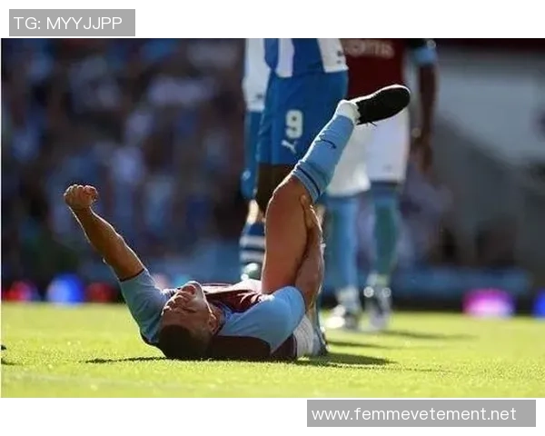 足球场上的搞笑瞬间明星球员的趣味视频合集